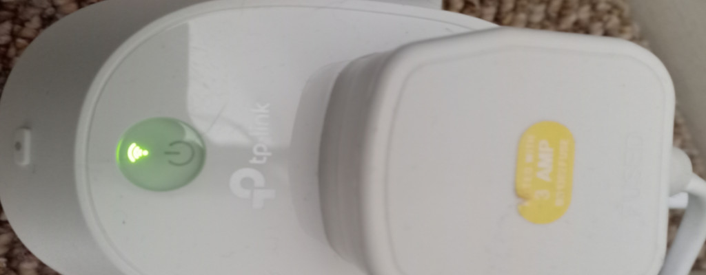 tp-link Smart Wi-Fi Plug with Energy Monitoring (HS110)