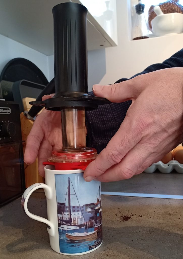 Holding the Cafflano Kompresso