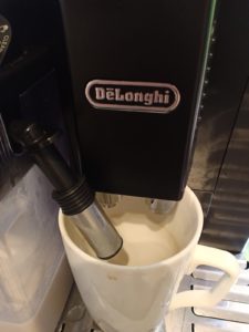 De Longhi Eletta milk dispenser