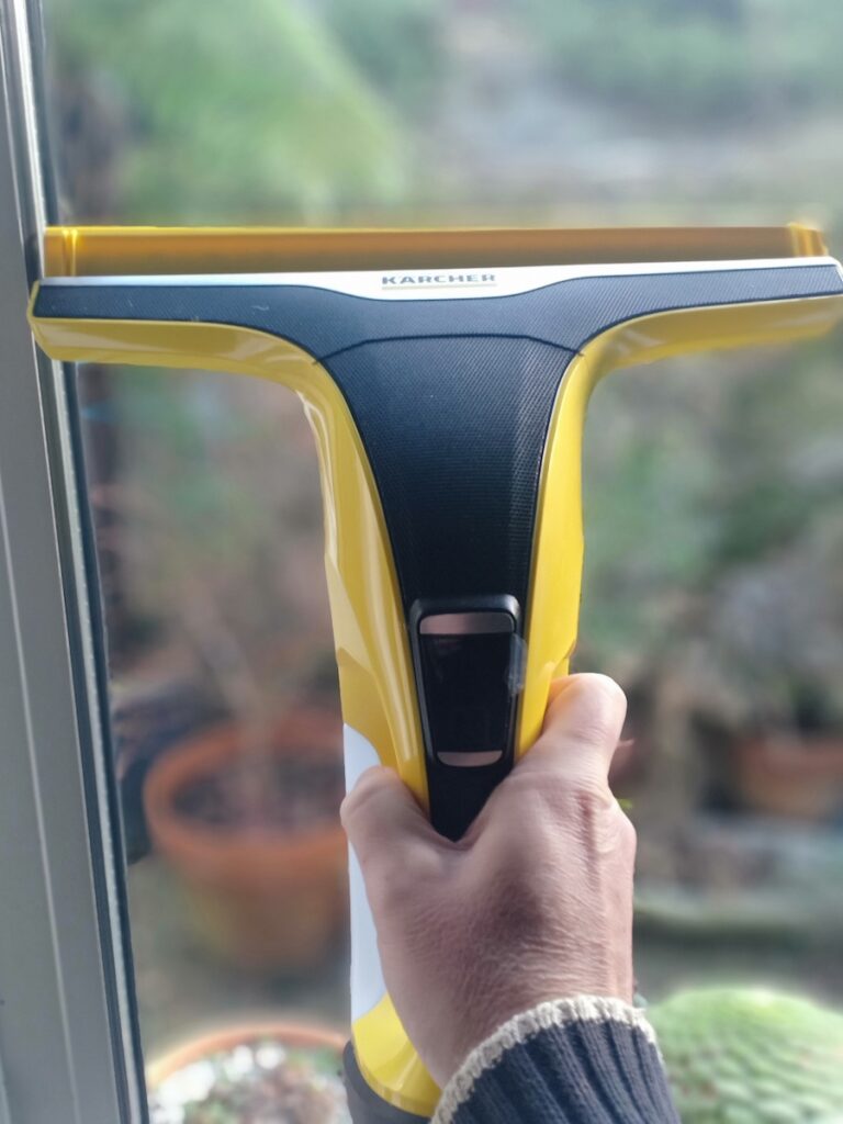 Using the The Karcher WV 6 Window Vac