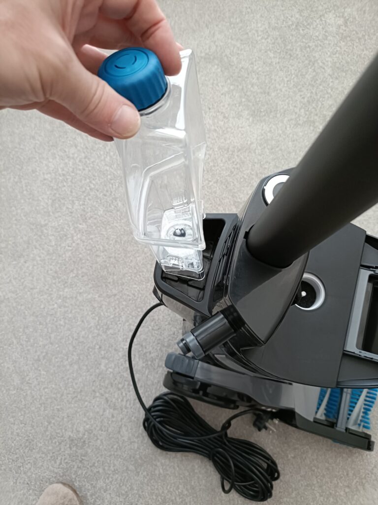 Adding the cleaning solution tank to the main body of the carpet cleaner