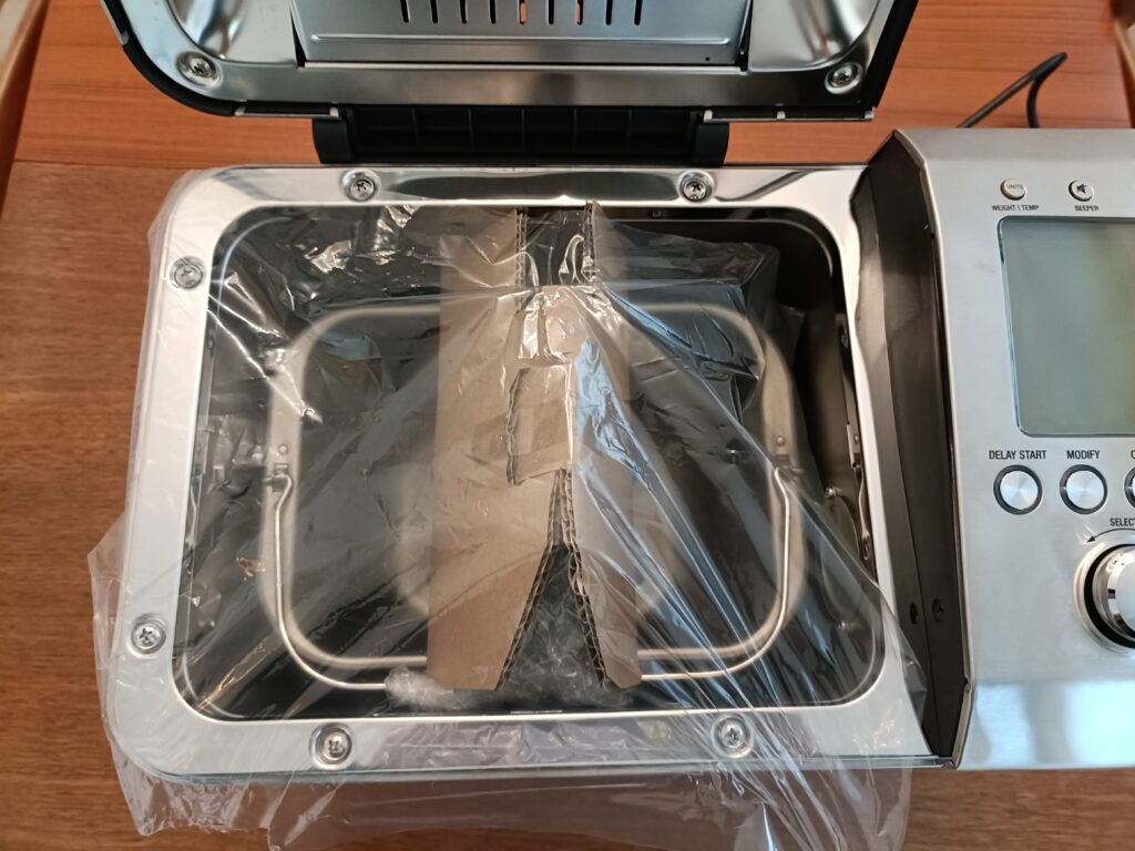Bread pan protected during transit