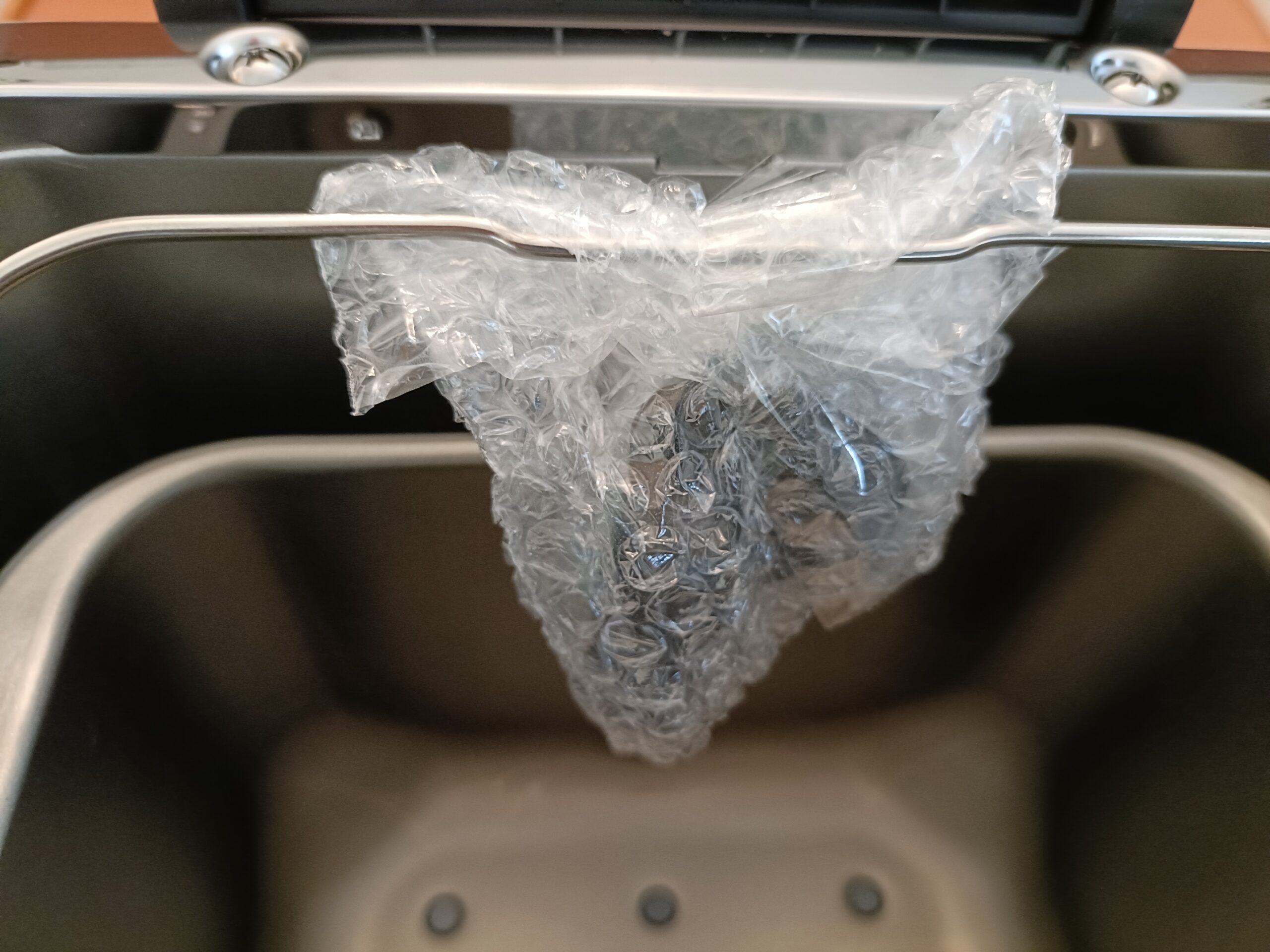 Bread pan with kneading blades protected for transit