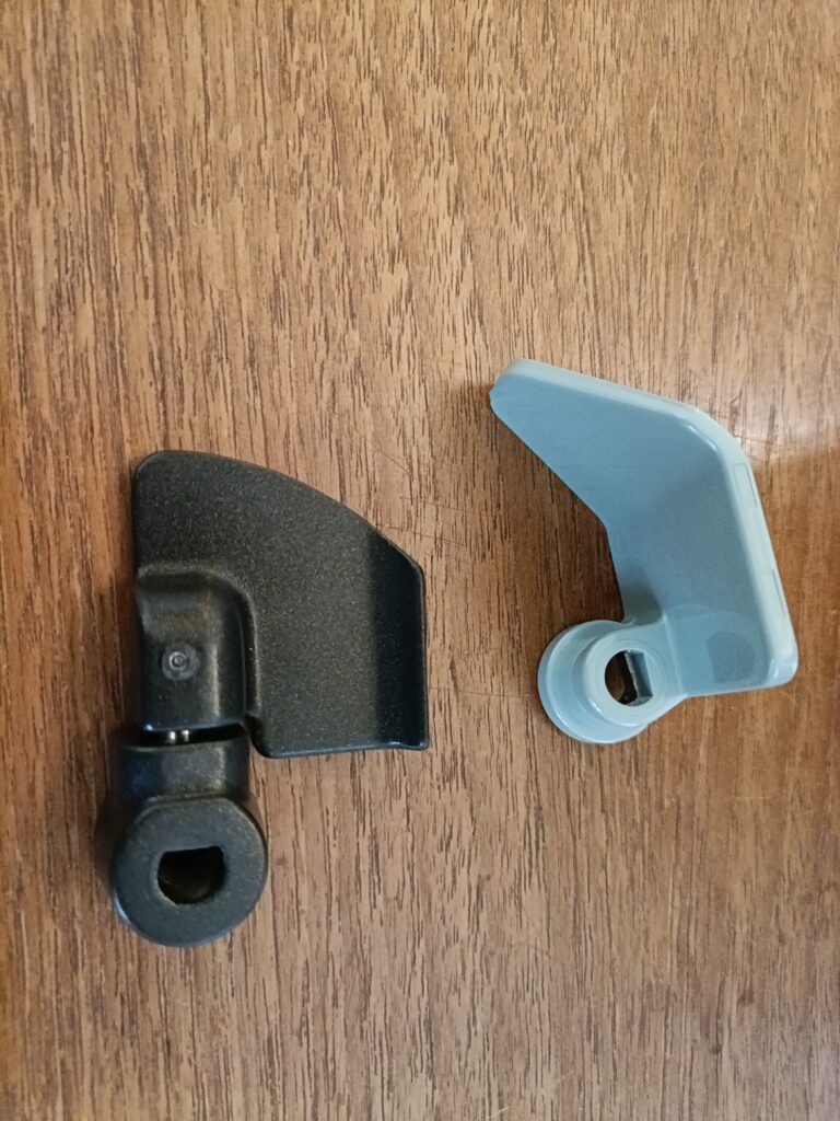 Collapsible kneading blade and fixed kneading blade